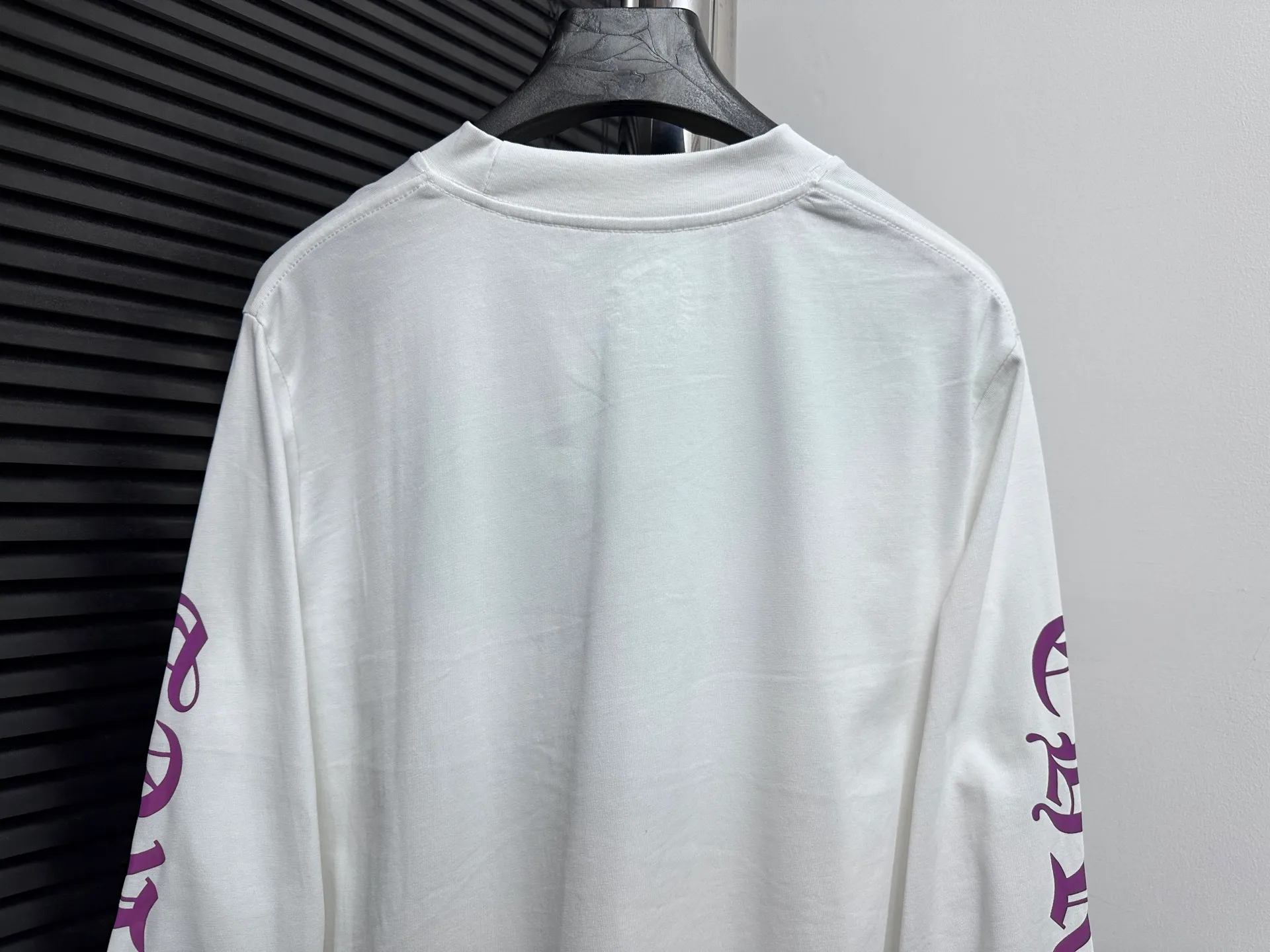 🅿️230 [Come Hearts] Crow Heart Graffiti Letters Limited Sanskrit Printed Long Sleeves, High Weight Threads on Collar and Cuffs, Custom Weaved and Dyed 280g Double Yarn Pure Cotton Fabric, Washed Anti-Counterfeiting Tags and other auxiliary labels are all correct versions, super conspicuous, super pretty, super stylish, same style for men and women! The overall upper body highlights fashion and individuality, and when worn together by a couple, it is a recommended T-shirt by the Street Ace!! Same style for men and women Size: XS-L